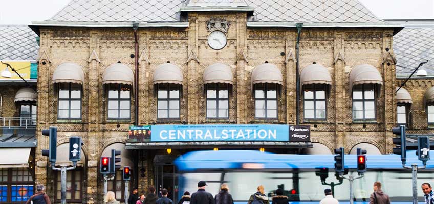 Buss framför centralstation